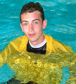 Anorak in Swimmingpool